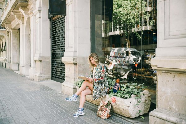 Techniques pour un jardin vertical qui résiste au vent fort en milieu urbain ?
